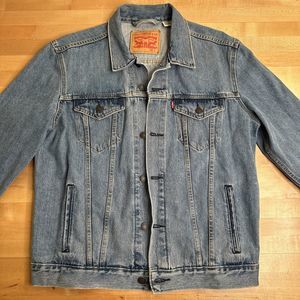 Vintage Levi’s Made In USA Distressed Denim Jacket Size Large Trucker